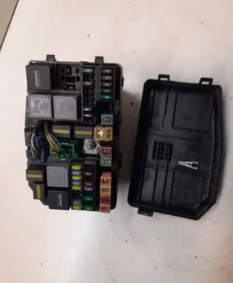 Ford Mondeo Mk III Fuse box set 157T14A481BA