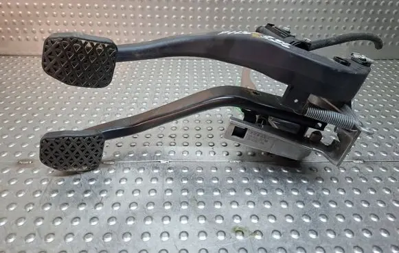 BMW 1 E82 E88 Pedal assembly S27705854 2283725 6761310