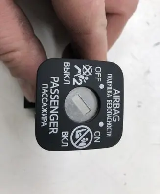 Toyota Avensis T270 Passenger airbag on/off switch PA6GF15 PA66GF33
