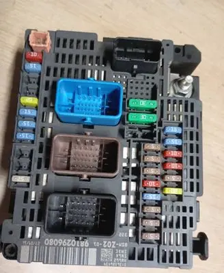 Peugeot 308 Fuse module 36586434 9810296080 BSMZ0201