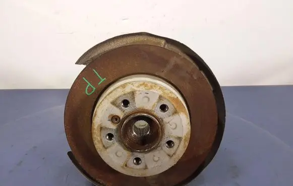 BMW X6M F86 Front wheel hub spindle knuckle 6877218