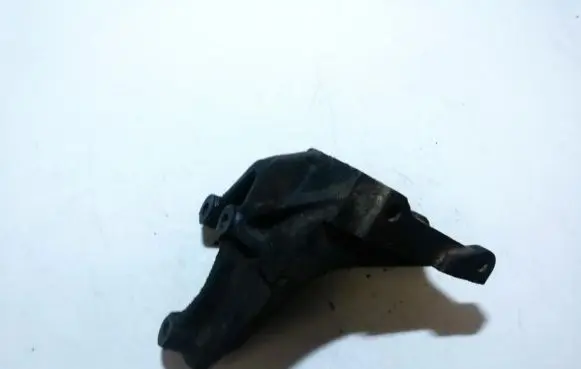 Mazda 323 Engine mounting bracket