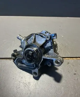 Volkswagen Golf IV Vacuum pump 038145101B