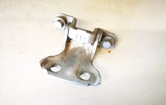 Mitsubishi Space Star Rear door lower hinge
