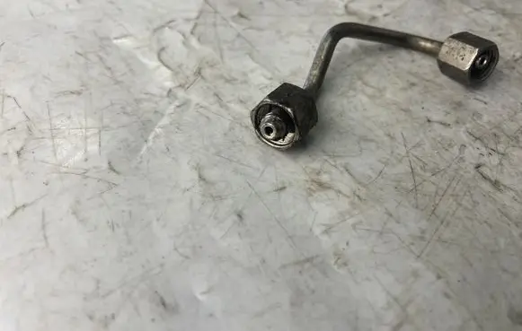 Jeep Grand Cherokee (WK) Fuel injector supply line/pipe 
