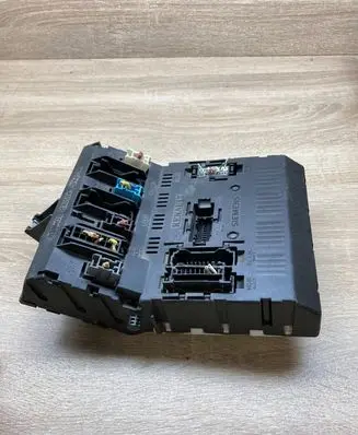 Renault Megane I Fuse module 7703297183H S103600300K