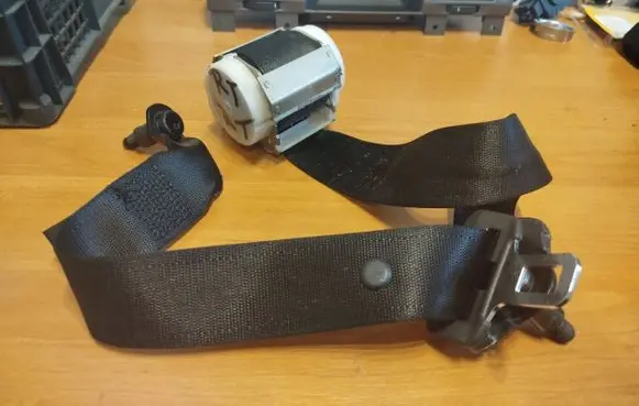 Opel Signum Rear seatbelt 041039