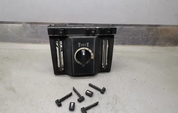 Mercedes-Benz S W116 Climate control unit 0008206010 03812530 1166830236