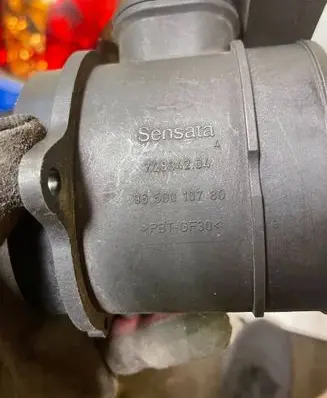 Citroen C4 I Mass air flow meter 72834204 9650010780