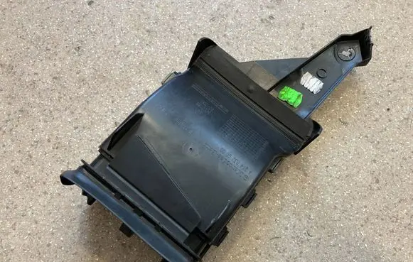 Mercedes-Benz E W214 Air intake duct part A2148320000