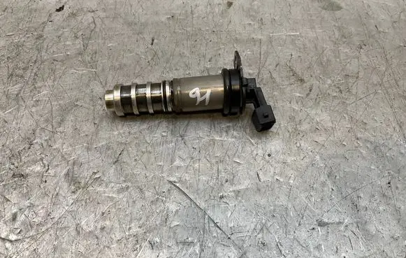 BMW 5 F10 F11 Camshaft vanos timing valve 8605123
