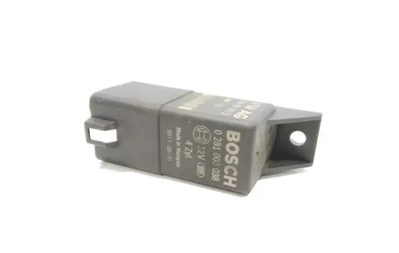 Skoda Superb B6 (3T) Glow plug pre-heat relay 038907281D 0281003038