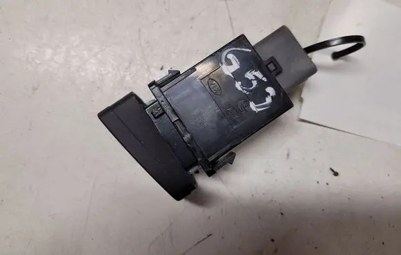 Hyundai Tucson JM Windscreen/window heater switch 937202E000