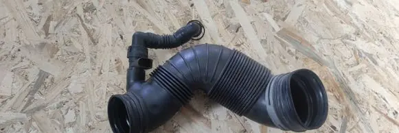 Skoda Octavia Mk2 (1Z) Turbo air intake inlet pipe/hose