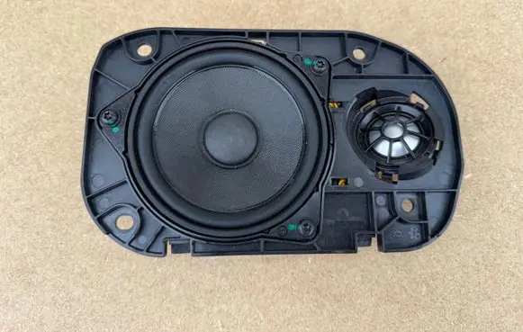 BMW 5 G60 G61 Parcel shelf speaker 5A42AA2
