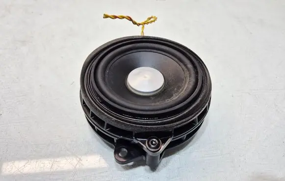Nissan Rogue Rear door speaker 936495601