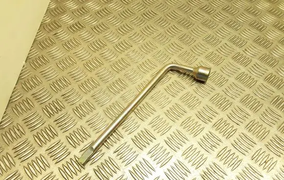 Toyota Corolla Verso E121 Wheel nut wrench 