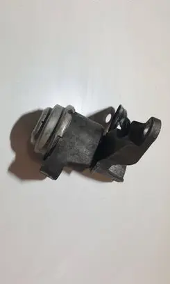 Volvo V70 Engine mount bracket H111