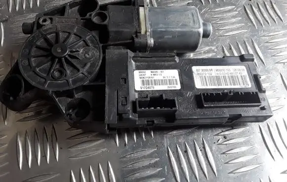 Renault Laguna III Front door window regulator motor 969200100 807300005R