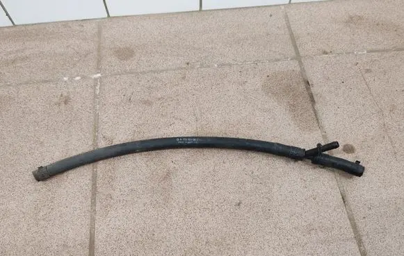 Mercedes-Benz A W169 Engine coolant pipe/hose A1695010825