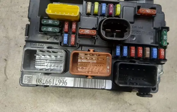 Citroen DS3 BSM Control unit 9667199780