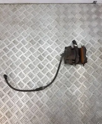 Volkswagen Jetta VI Front brake caliper