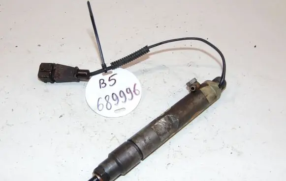 Volkswagen PASSAT B5 Fuel injector 028130201S 0432193745