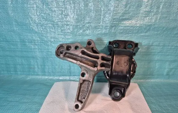 Land Rover Evoque I Engine mount bracket 112848459R