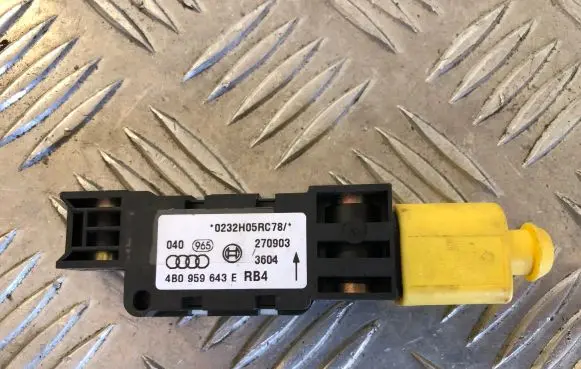 Audi A6 S6 C5 4B Airbag deployment crash/impact sensor 4B0959643E 270903 0232H05RC78