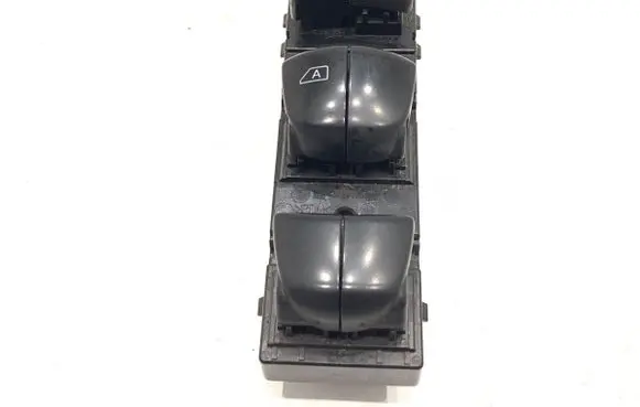 Nissan Qashqai Electric window control switch