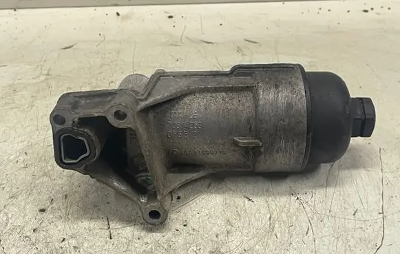 Mercedes-Benz B W245 Oil filter cover A6401800710 70314253 0F653