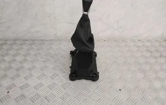 BMW 2 F45 Gear shifter/selector 8602959