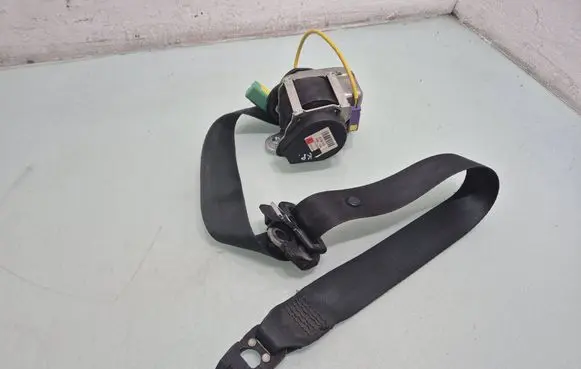 Volkswagen Touareg I Front seatbelt 7L6857705A