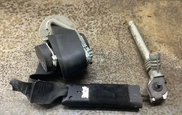 Renault Laguna III Front seatbelt 840029 061001