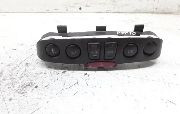 Fiat Punto (188) Hazard light switch
