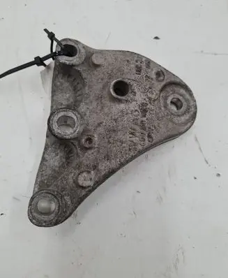 Volkswagen Polo IV 9N3 Engine mounting bracket 6Q0199185R