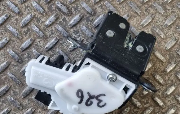 Mazda CX-5 II Tailgate/trunk/boot lock/catch/latch A8630
