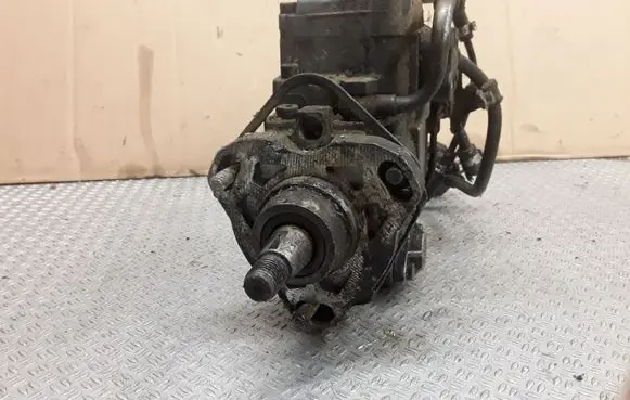 Audi A4 S4 B5 8D Fuel injection high pressure pump 028130109H 0460404994