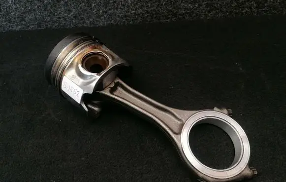 Audi A8 S8 D4 4H Piston with connecting rod