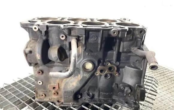 Volkswagen Touareg I Engine block 