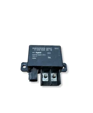 Mercedes-Benz E W211 Charging relay A0025423818 V23132A2001X14 A0025423819