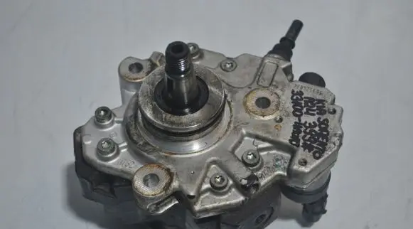 KIA Sorento Fuel injection high pressure pump 331004A010