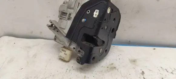 Audi A6 S6 C6 4F Front door lock 4F1837016