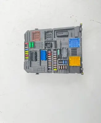 Peugeot 308 Fuse module 9830805680 3541943488 28625151