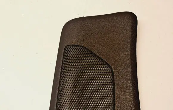 Volvo XC70 Parcel shelf speaker trim grill 
