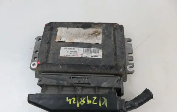 Renault Megane I Engine control unit/module S110030302D 7700115096