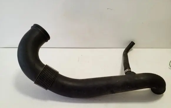 Iveco Daily 5th gen Turbo air intake inlet pipe/hose 5801317098