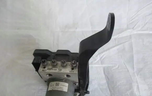 Opel Insignia B ABS Pump 84315515