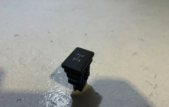 Toyota RAV 4 (XA40) Differential lock switch 15C040