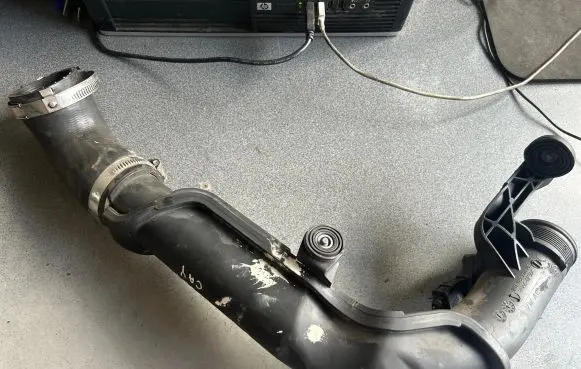 Intercooler hose/pipe